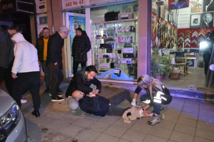 Sokak ortasında &ouml;nce darp edildi sonra da silahla vuruldu