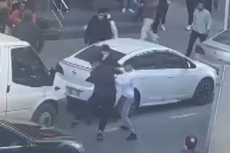 İstanbul'da liselilerin kavgası meydan savaşına d&ouml;nd&uuml;