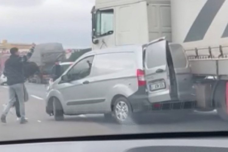 İstanbul'da yol verme kavgasında &ccedil;eki&ccedil;li saldırı