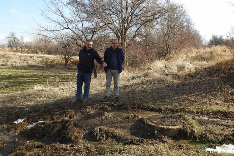 Erzincan'da kanalizasyon suyu tarlalara taştı