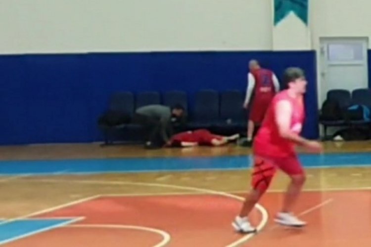 Bursa'ya turnuva i&ccedil;in gelen eski basketbolcu fenalaşarak yaşamını yitirdi