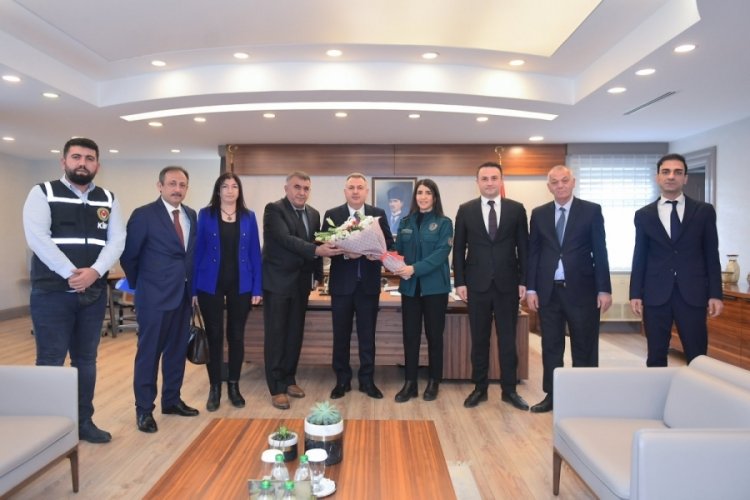 Adana Valisi Elban: G&uuml;mr&uuml;kler ekonomik gelişmeye katkı sunuyor