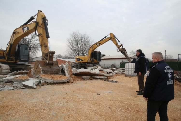 Bursa Nil&uuml;fer'de ka&ccedil;ak yapılar yıkılıyor