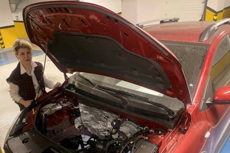 İstanbul'da servise g&ouml;nderilen ara&ccedil; motoru arka koltukta geri geldi