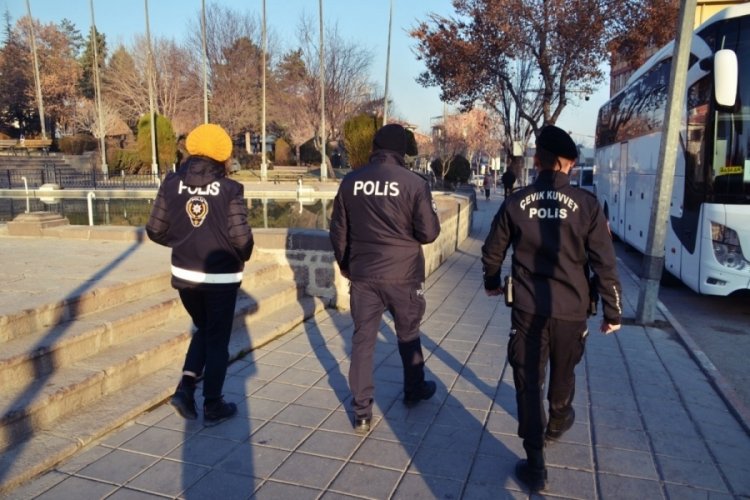 Afyonkarahisar'da d&uuml;zensiz g&ouml;&ccedil;menlere ge&ccedil;it yok