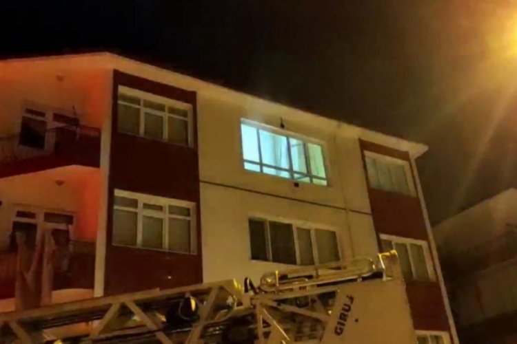 Başkent'te psikolojik sorunları olan gen&ccedil; evini yaktı