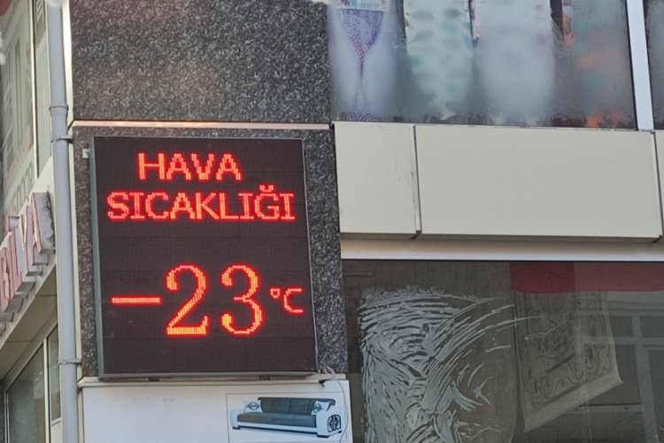 Ardahan'da soğuktan araçlar çalışmadı 