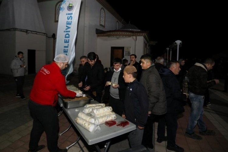 Bursa İneg&ouml;l'de kandil helvası dağıtıldı
