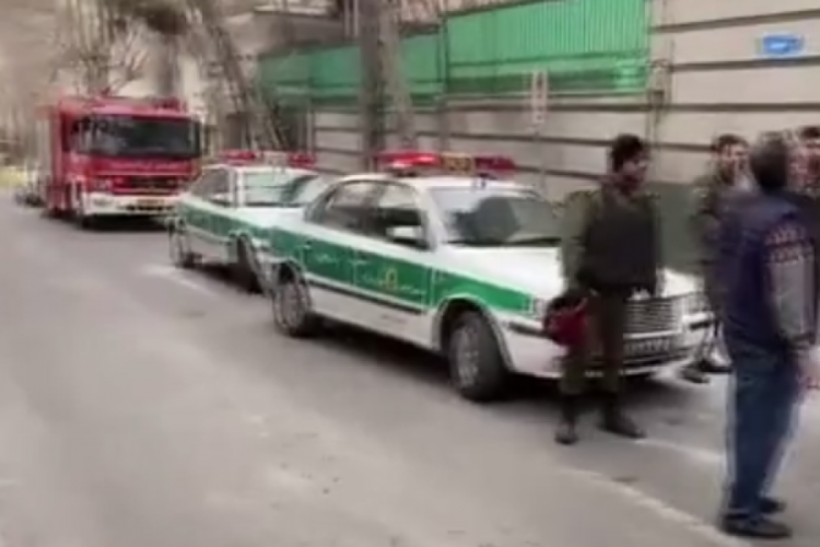 İran'da Azerbaycan B&uuml;y&uuml;kel&ccedil;iliğine saldıran şahıs yakalandı
