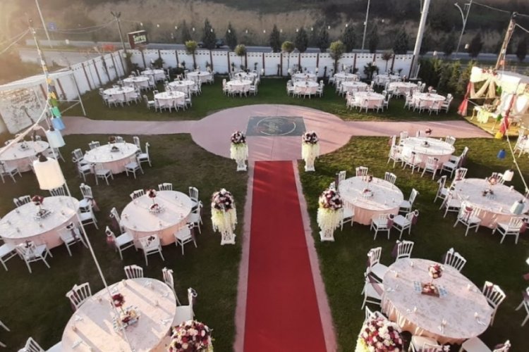 İstanbul'da d&uuml;ğ&uuml;n salonlarından tatil talebi