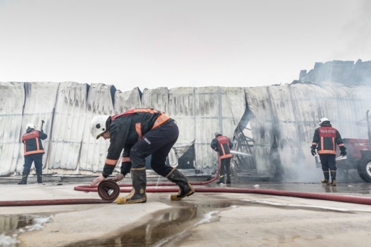 Mersin'de mobilya &uuml;retim at&ouml;lyesinde yangın
