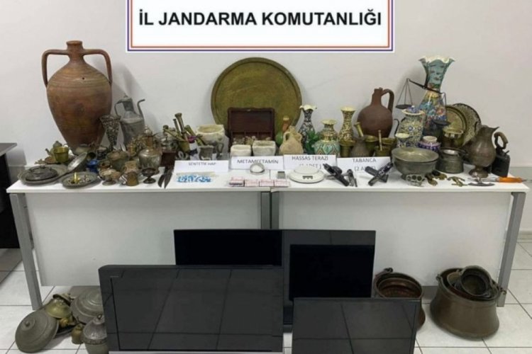 Muğla'da jandarma uyuşturucu baskını yaptı evden tarihi eser fışkırdı