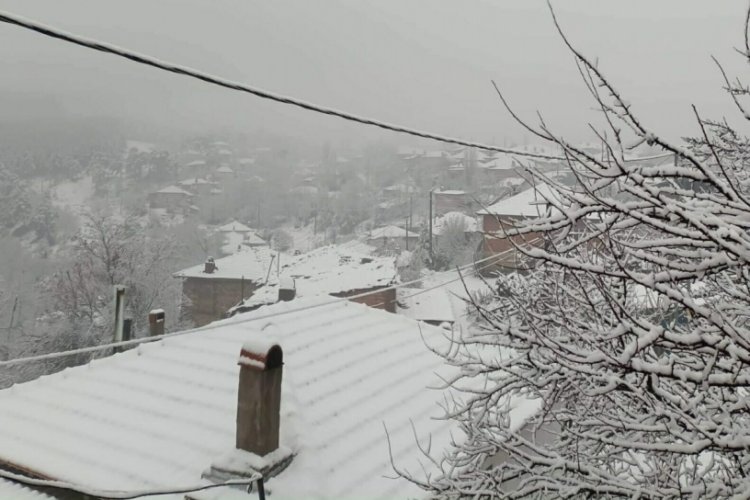İzmir'in 3 il&ccedil;esi beyaza b&uuml;r&uuml;nd&uuml;