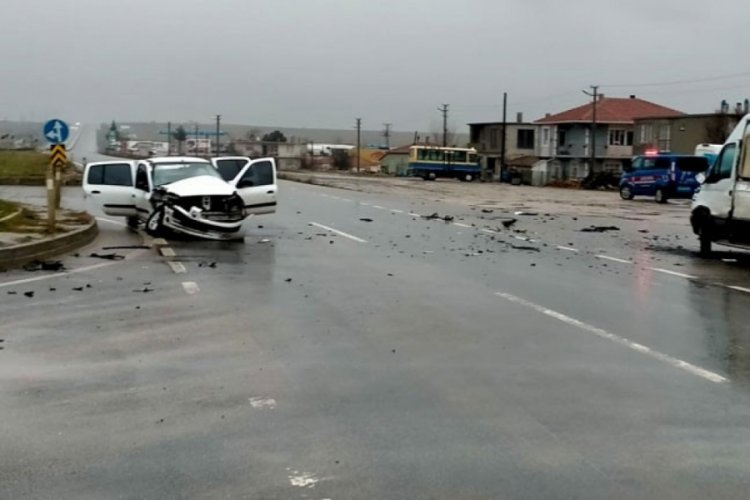 Edirne'de zincirleme kazada 2 kişi yaralandı