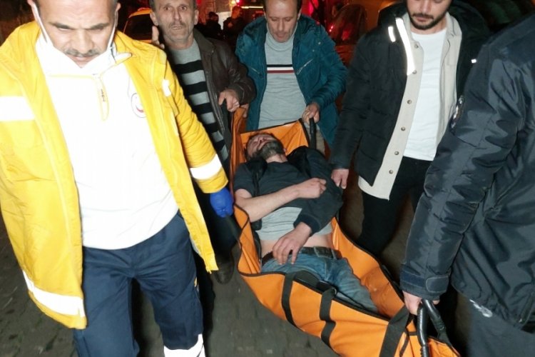 Samsun'da alev topuna d&ouml;nen evde baygınlık ge&ccedil;iren şahsı arkadaşları kurtardı