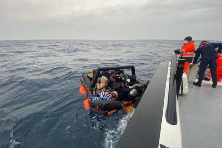 Yunanistan'ın &ouml;l&uuml;me ittiği 24 g&ouml;&ccedil;men kurtarıldı