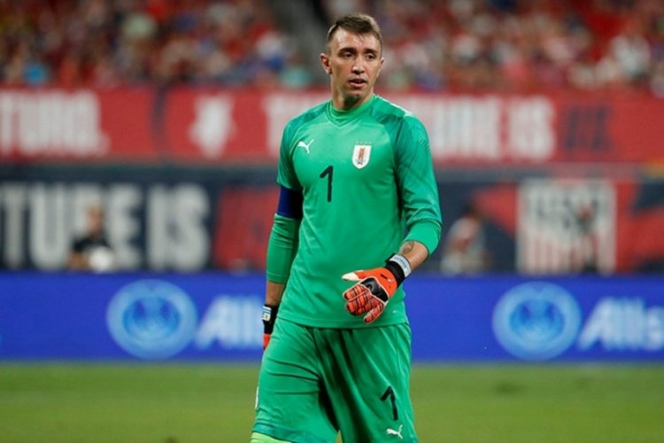 Muslera'ya 4 ma&ccedil; ceza
