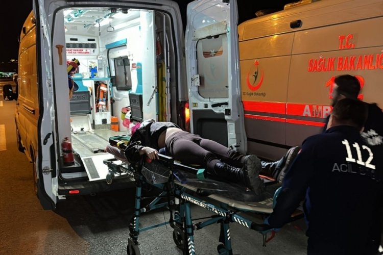 D&uuml;zce'de İki ara&ccedil; k&ouml;pr&uuml;den u&ccedil;tu: 1 &ouml;l&uuml;, 4 yaralı