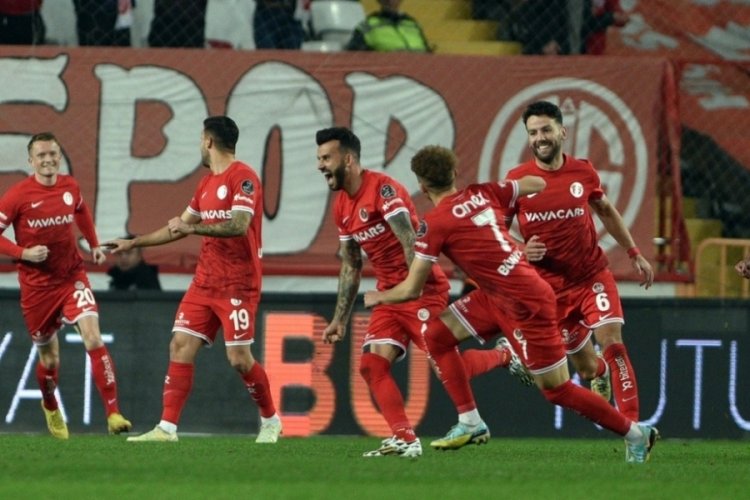 Antalyaspor 6 ma&ccedil; sonra galibiyeti hatırladı!