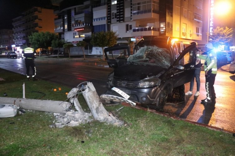 Antalya'da korkun&ccedil; kaza! Yaralılar var