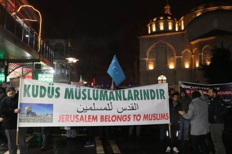 Malatyalılar Kur'an-ı Kerim yakılmasını protesto i&ccedil;in y&uuml;r&uuml;d&uuml;