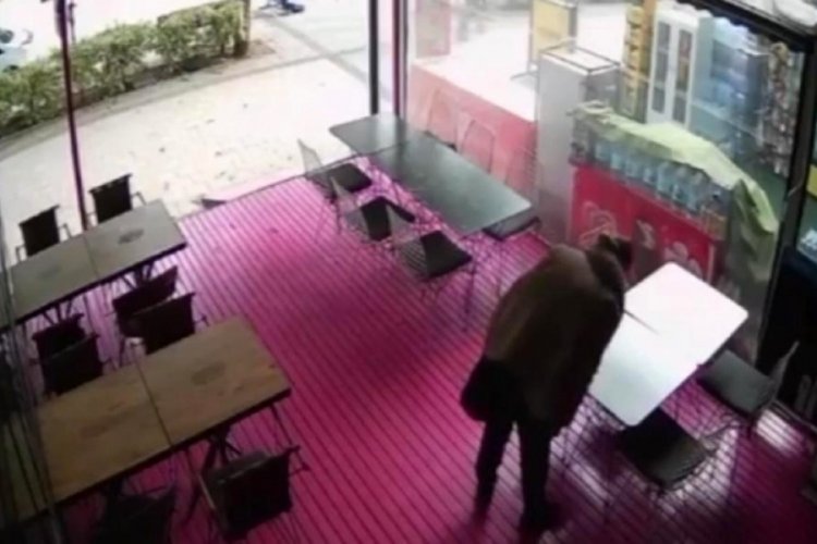 İşe alınmayınca masalara t&uuml;k&uuml;rd&uuml;
