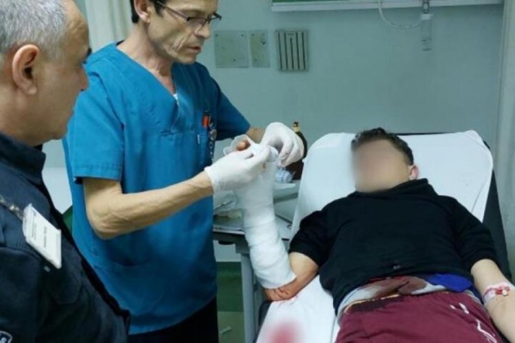 Ayağı takılıp d&uuml;şt&uuml;, elindeki t&uuml;fekle kendini vurdu