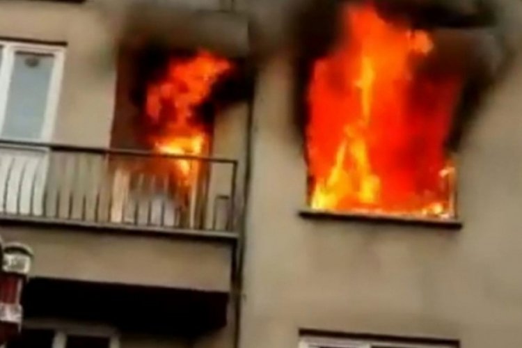 Ev yangını faciası: 1 &ouml;l&uuml;, 3 yaralı