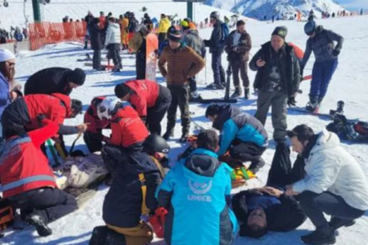 Antalya'da kayak pistinde kaza! 4 kişi yaralandı