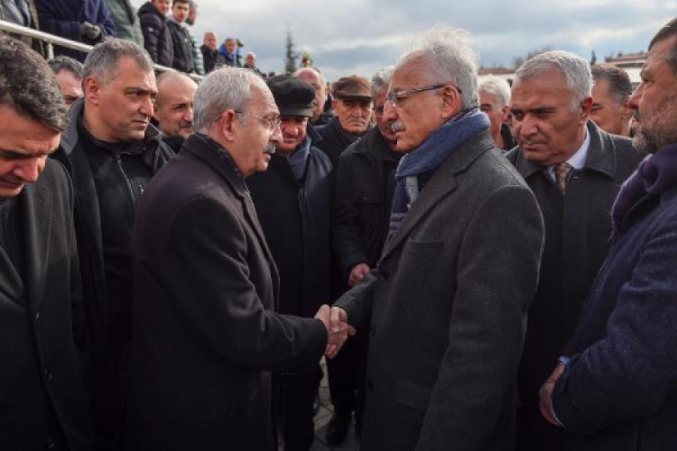 CHP Genel Başkanı Kılı&ccedil;daroğlu, Okay Karayal&ccedil;ın'ın cenazesine katıldı