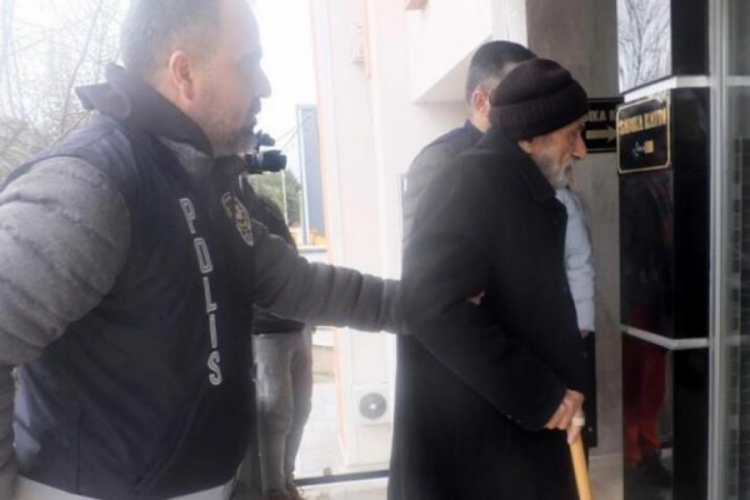 Eşini ve oğlunu &ouml;ld&uuml;ren emekli astsubay tutuklandı