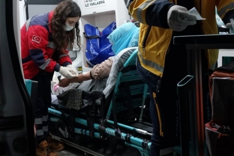Bitlis'te kar altında hamile kadını kurtarma operasyonu