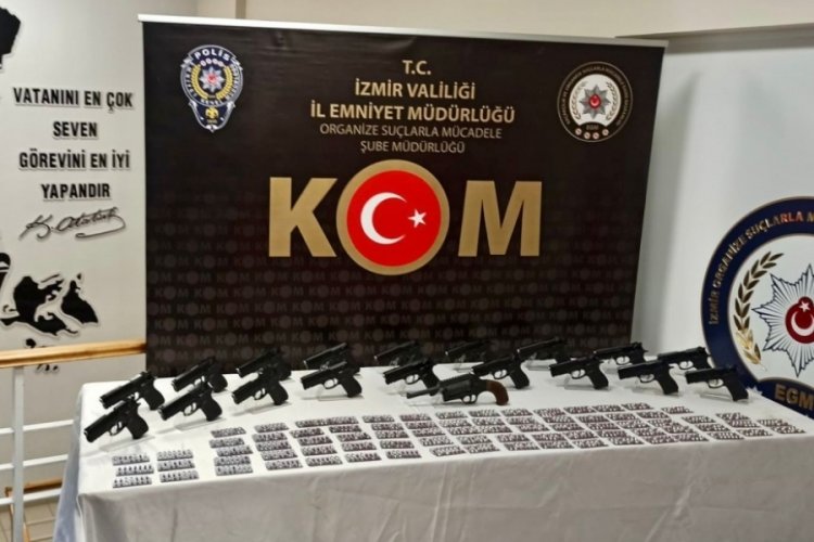 İzmir polisi yasadışı silah ticaretine izin vermedi