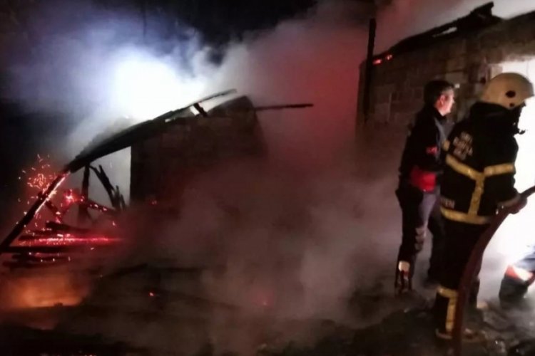 Tokat'ta ahır yangını: 90 ke&ccedil;i telef oldu