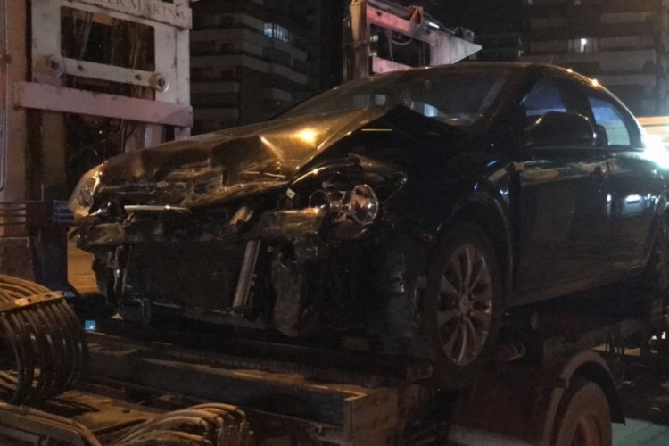 Konya'da ambulans ile otomobil &ccedil;arpıştı: 3'&uuml; sağlık g&ouml;revlisi 4 yaralı