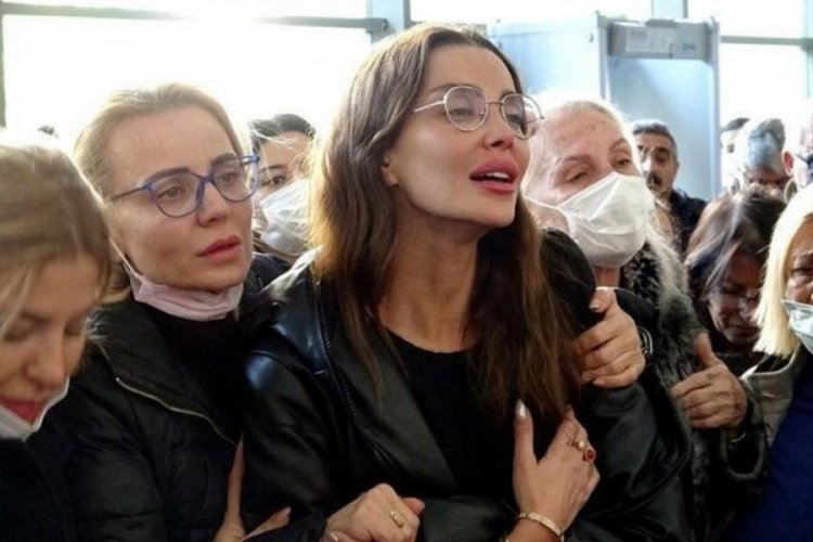 &Ouml;zge Ulusoy: Hayatımın en zor d&ouml;nemini yaşıyorum