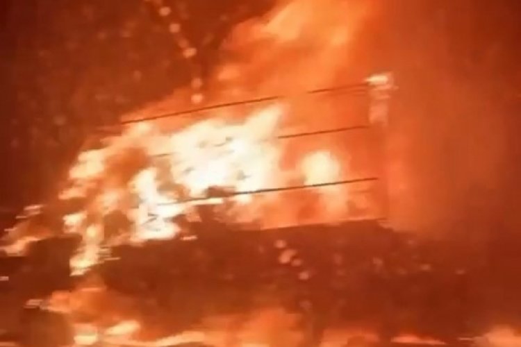Bursa'da seyir halindeki kamyonet alev alev yandı!