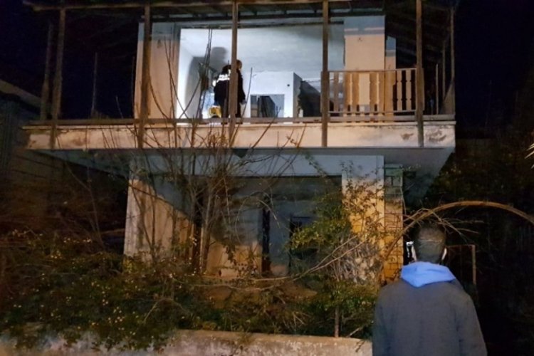 Antalya'da metruk binaya giren &ccedil;ocuklar &ccedil;&uuml;r&uuml;m&uuml;ş cesetle karşılaştı