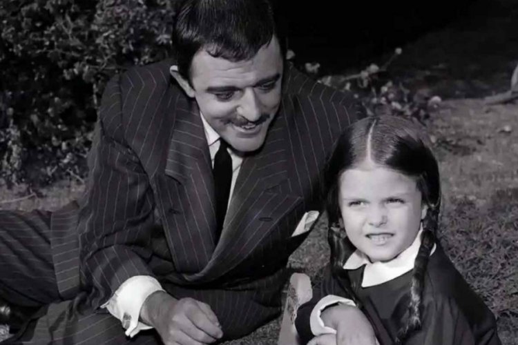 İlk Wednesday Addams karakterini canlandıran oyuncu hayatını kaybetti