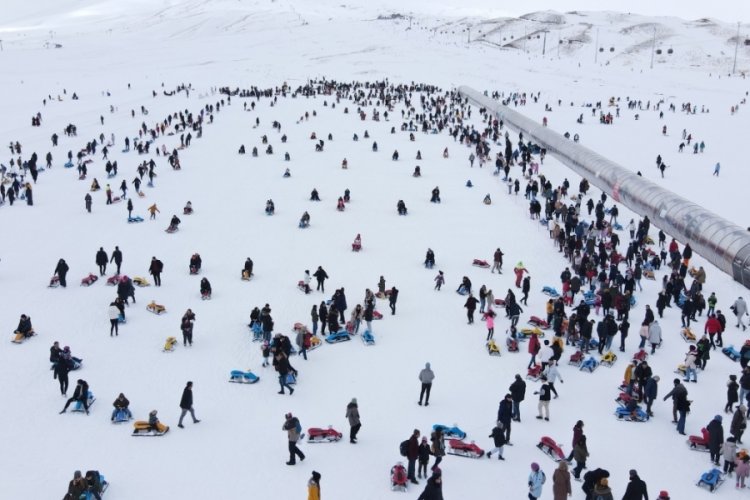 Erciyes'e s&ouml;mestirde turist akını