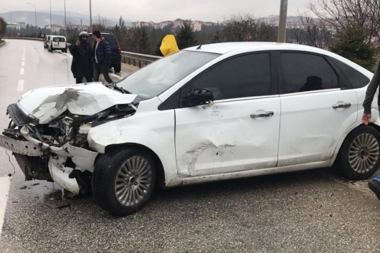 Bilecik'te bir kaza diğer bir kazayı getirdi' 2 kişi yaralandı