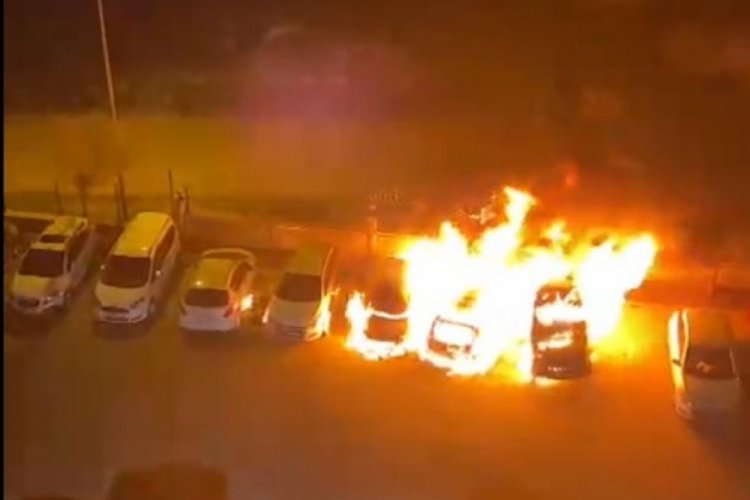 Ankara'da site bah&ccedil;esinde korkun&ccedil; olay! 5 ara&ccedil; hurdaya d&ouml;nd&uuml;
