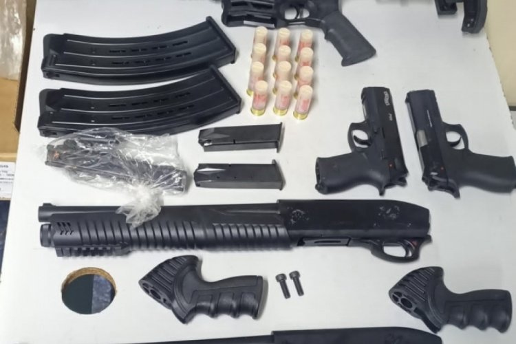 İzmir'de durdurulan ara&ccedil;tan cephane &ccedil;ıktı: 2 g&ouml;zaltı