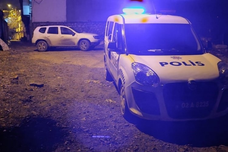 Adıyaman'da ev ve otomobile kurşun yağdırdılar
