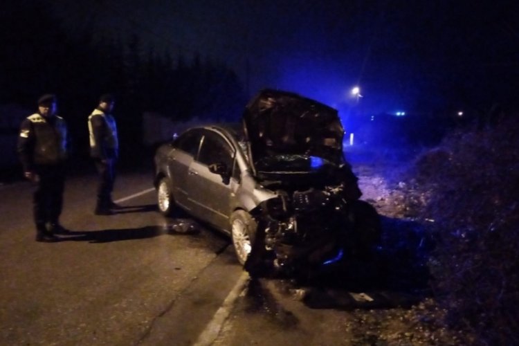 Bursa'da 15 yaşındaki ehliyetsiz s&uuml;r&uuml;c&uuml; evin duvarına &ccedil;arptı: 1'i ağır &ccedil;ok sayıda yaralı var