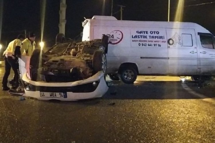 Bursa'da takla atan otomobilin s&uuml;r&uuml;c&uuml;s&uuml; ağır yaralandı
