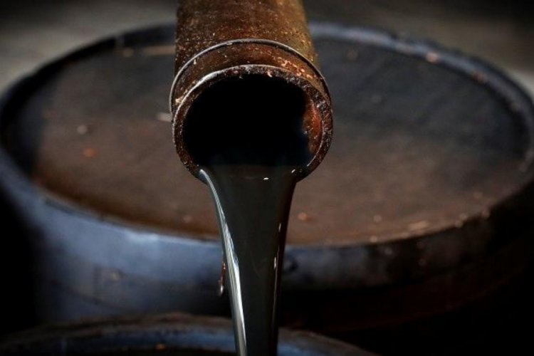 Rusya'dan petrol &uuml;r&uuml;n&uuml; satışı yasağı