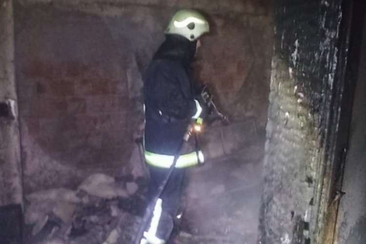 Bursa'da yanan evde kullanılmaz hale geldi