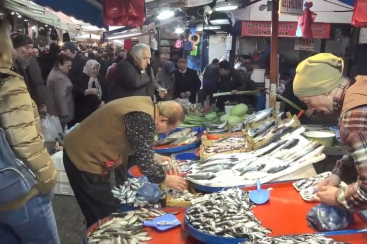 Bursa'da havalar soğudu, balık tezgahları hareketlendi