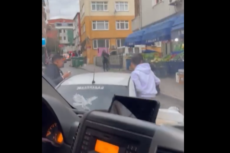 İstanbul'da ambulansa yol vermeyen 5 araca ceza!